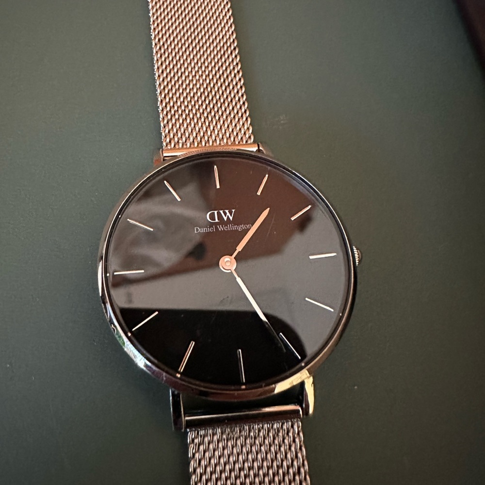 Petite gold Daniel Wellington watch - Picture 3 of 4